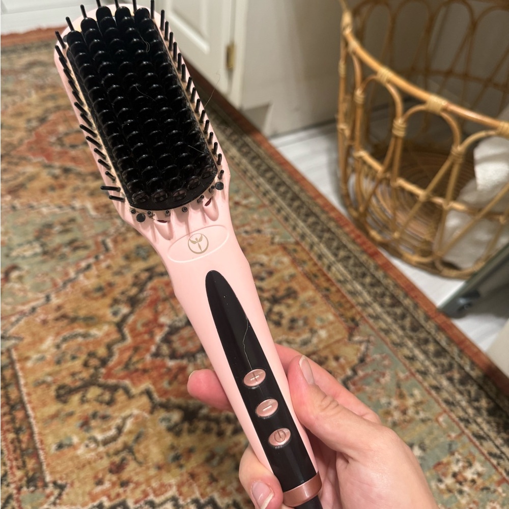 L’ange Le Vite straightener brush